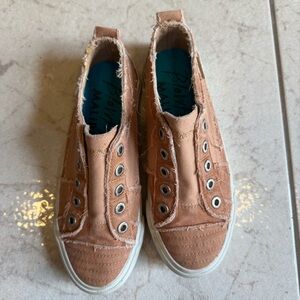 Blowfish sneakers size 6